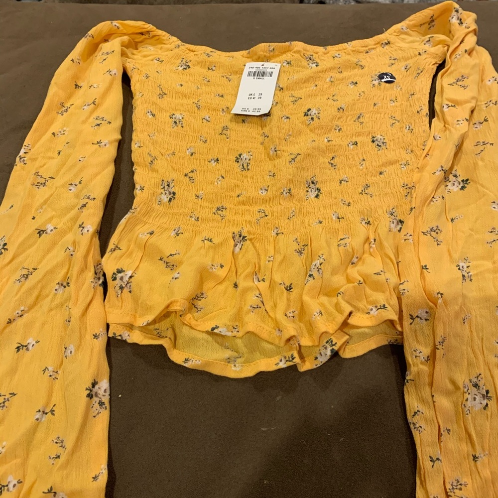 Hollister XS long sleeve gathered top